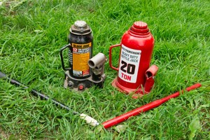 12-Ton & 20-Ton Hydraulic Bottle Jacks  Set of 2