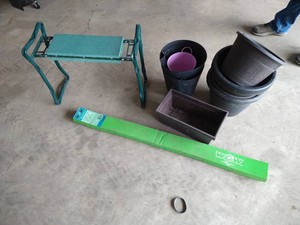 Gardening Pots & Padded KneelerStool