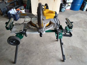 Nice DeWalt DWS715 Compound Miter Saw With Stand