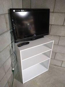 Insignia 26 TVDVD Player Combo With Small White Shelf