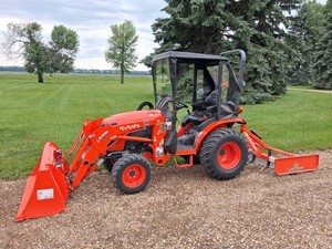 Gorgeous 2022 Kubota B2601 Tractor With Several Attachments - Only 103 Hours