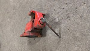 CRAFTSMAN BENCH MOUNT VISE WITH 5 JAWS