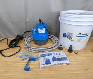 Goseoil Submersible Pump Kit with 3.5 Gallon Bucket $74.99 Retail- Brand New