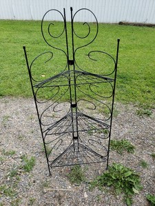 Decorative Metal Corner Shelf