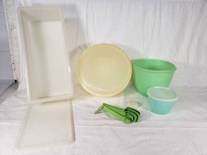 Tupperware Vintage Kitchen Storage and Mixing Bowl Set Including Measuring Cups