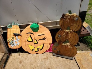 Wooden Pumpkin Decorations Lot including Scarecrow-themed, Winking Jack-o-lantern, and Sunflower Crow Pumpkin Yard Signs