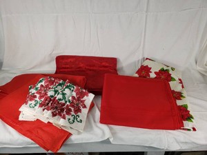 Wilton Court Holiday Table Linens Set Including Tablecloths and Napkins