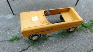 Vintage Metal Petal Car, Needs a new Steering Wheel