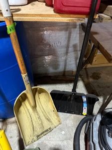 2 Shovels