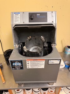 Fluid Management VR-1 Commercial Paint Can Shaker Mixer - Automatic Paint Mixer Machine. Reserve - $300