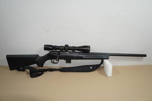 Marlin 917 VRX .17 HMR Bolt-Action Rifle - Leuold Rifleman 3-9 x 40 Scope