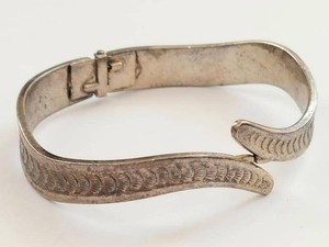 Vintage Silver-Tone Hinged Bangle Bracelet Patterned Design