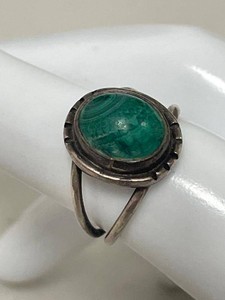 Vintage Style Green Malachite Oval Ring Split Shank Sterling Silver Size 5.25