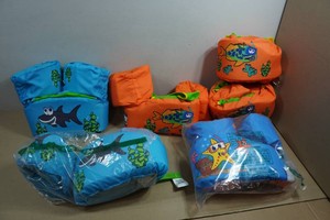 6 Body Glove Kids Paddle Pals Life Jackets