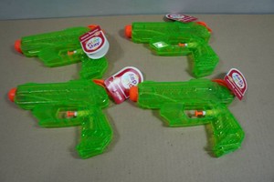 4 Squirt Guns