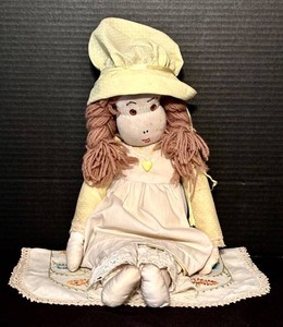 BR1 - Cloth Doll - Vintage Doll Happenings 1980s With Doily Flowers
