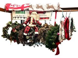 BR2 - Christmas Decor Wreaths, Blankets, Linens & Santa Mixed Lot