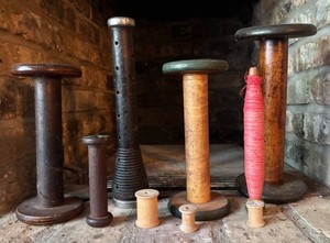 LR - Vintage Wooden Bobbins & Spools Mixed Lot