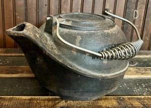 LR - Antique Cast Iron Tea Kettle Swivel Lid