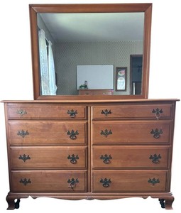 MB - Vintage Colonial Chippendale- Style 8-Drawer Dresser