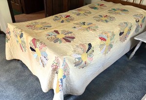 MB - Vintage Hand-Pieced Dresden Plate Pattern Quilt