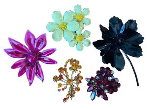 K - Collection of Five Vintage Floral Brooches
