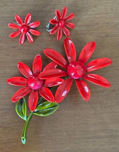 K - Flower Brooch & Clip-On Earrings Set