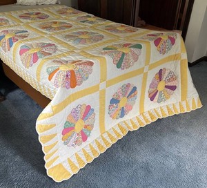 BR3 - Vintage Dresden Plate Style Quilt