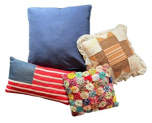 MB - Four Accent Throw Pillows