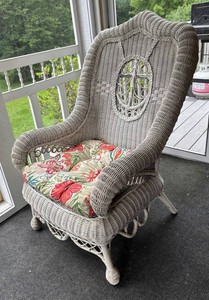 P - Vintage White Wicker Chair