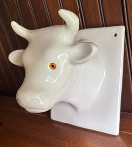 LR - Vintage Cow Motif Wall Mount Towel Holder
