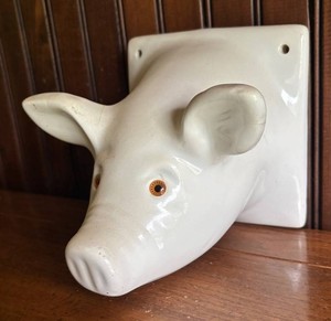 LR - Vintage White Ceramic Pig Towel Holder