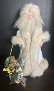 LR - Santa Claus Decor