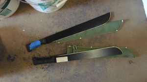 2-Machetes