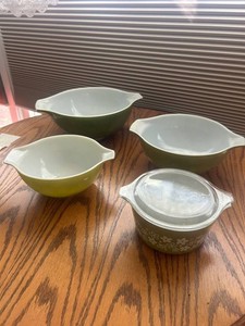 Vintage Pyrex Solid Colors and Spring Blossom Green Cinderella Bowl Lot&nbsp With Lid (Lot of 4)