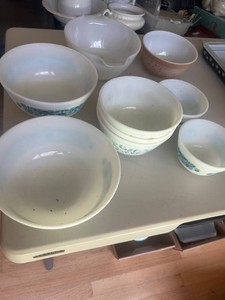 Vintage Pyrex, Etc Mixing Bowls Mixed Lot