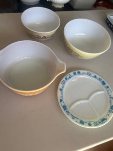Mixing Bowl Lot With Divided Plate (4 Pieces) including Pyrex
