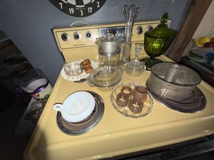 Vintage Glassware & Kitchenware Lot Green Candy Dish Wear-Ever Pan