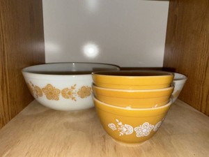 Vintage Pyrex Butterfly Gold Mixing Bowl Set White & Mustard