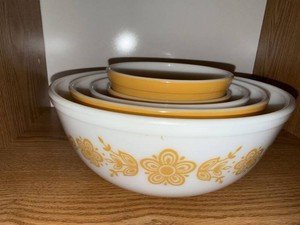 Vintage Pyrex Butterfly Gold Mixing Bowl Set 4-Piece Canada