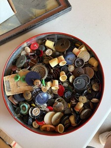 Vintage Assorted Sewing Buttons Thimbles in Seasons Greetings Tin