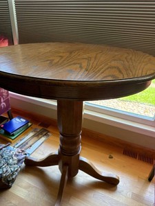 Round Oak Pedestal Table Traditional Wood Dining Game Accent Table