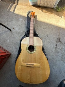 Unmarked Classical Acoustic Guitar With Soft Gig Bag Natural Finish