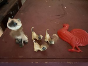 Vintage Siamese Cat Figurines with Red Rooster Wall Plaque Decor