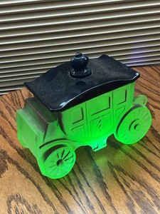 L.E. Smith Cinderellas Coach Uranium Glass Covered Dish Black Lid