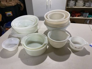 Vintage Milk Glass Mixing Bowls & Pyrex Serving Bowl Kitchenware Lot