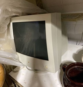 Vintage Apple Macintosh CRT Monitor w Extended Keyboard M0115