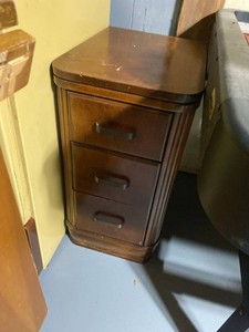 Traditional 3 Drawer Wood Nightstand Bedside Table Cherry Finish