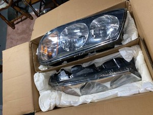 Aftermarket Headlight Assembly Set Fits 2000-2005 Chevrolet Impala