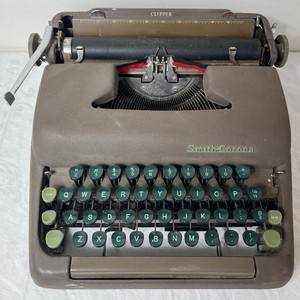 Vintage Smith Corona Clipper 5 Series Manual Portable Typewriter